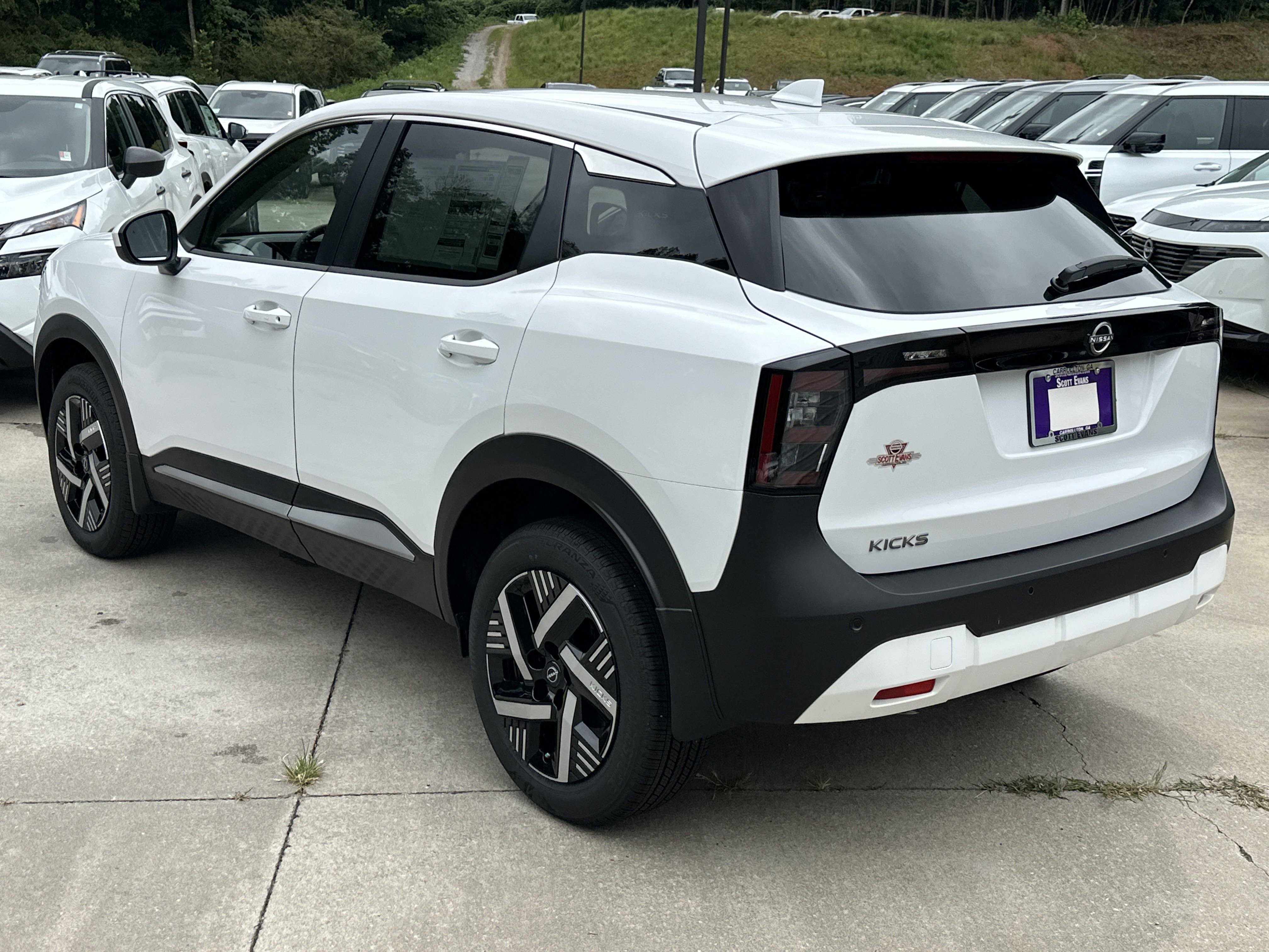 2025 Nissan Kicks SV photo 4