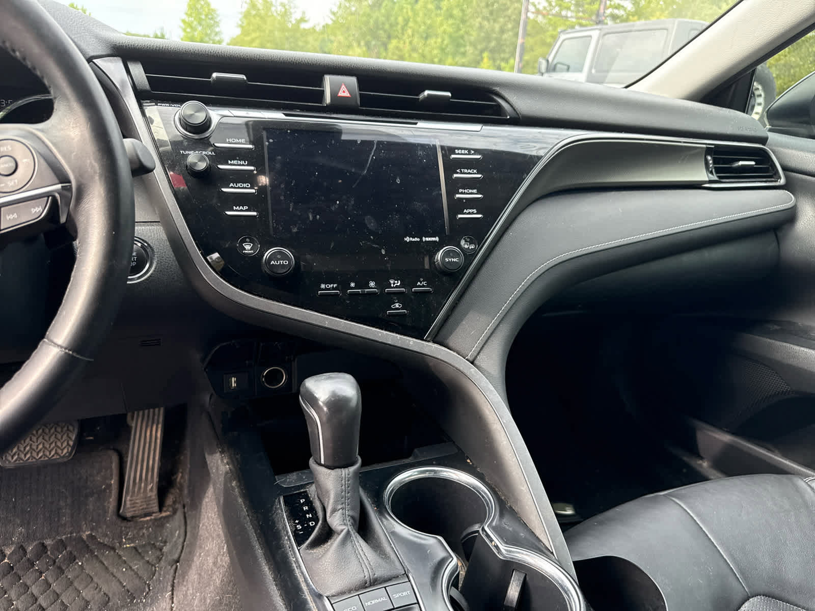 2020 Toyota Camry XSE photo 9