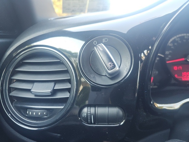 2015 Volkswagen Beetle 1.8T Classic photo 11