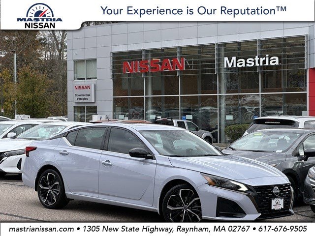 2023 Nissan Altima SR's photo