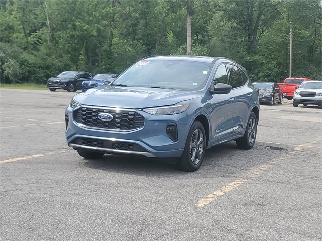 2023 Ford Escape ST-Line photo 2