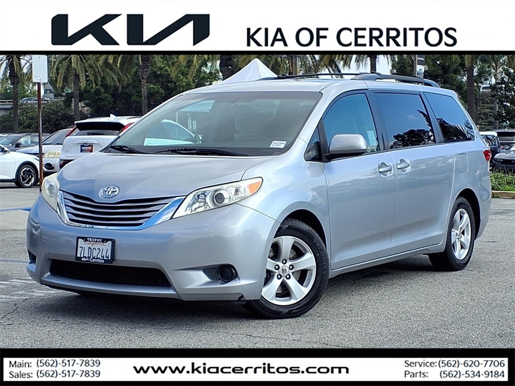 2015 Toyota Sienna LE