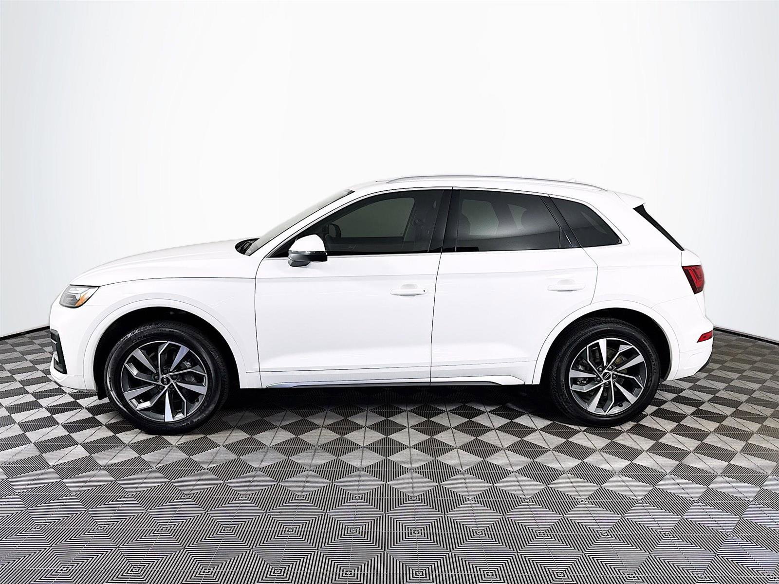 2021 Audi Q5 45 Premium photo 2