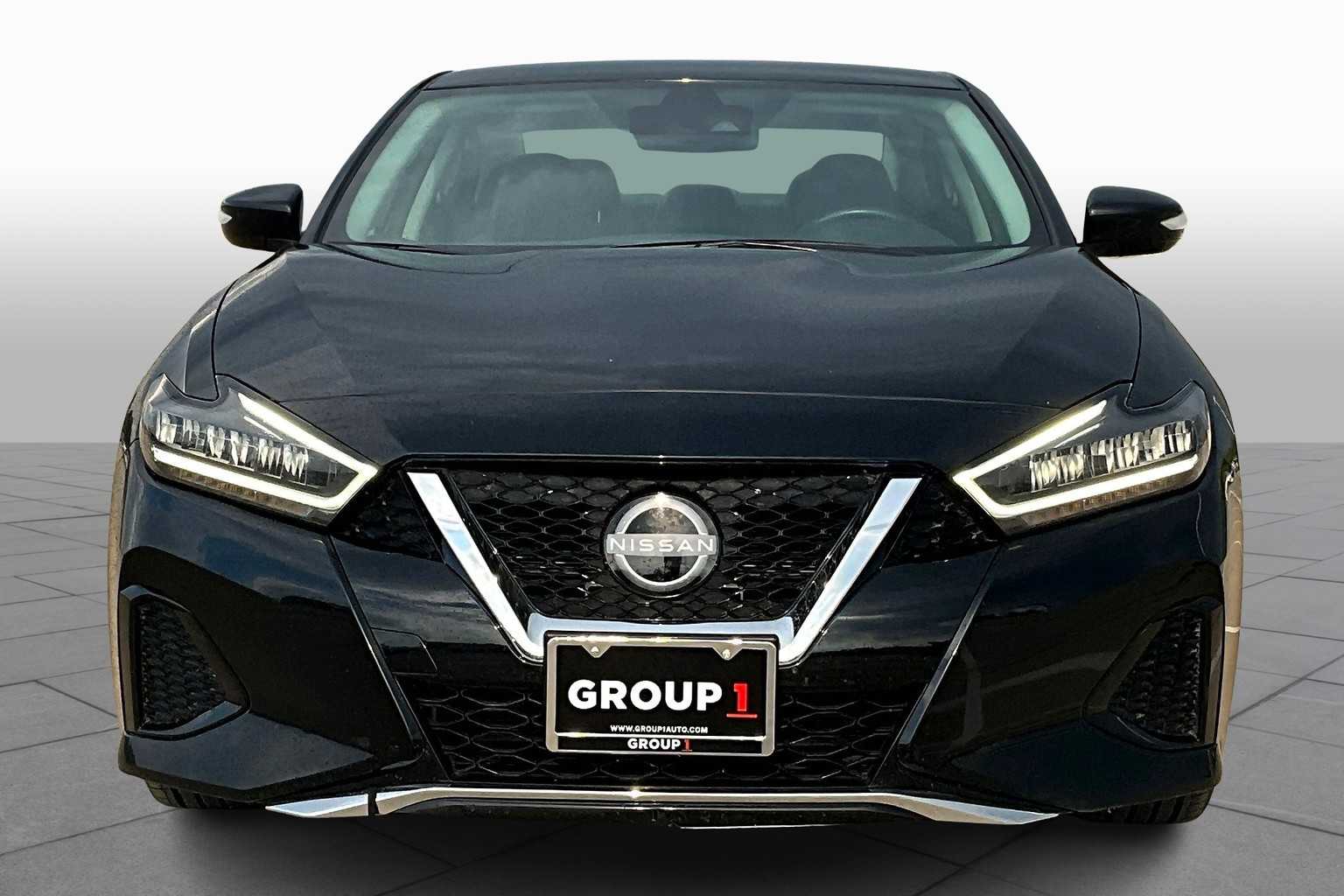 2023 Nissan Maxima SV photo 3