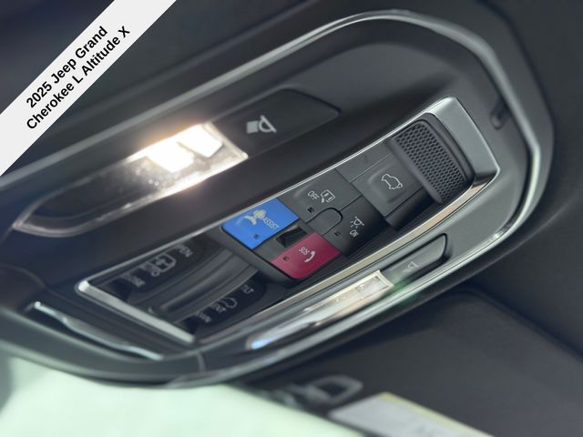 2025 Jeep Grand Cherokee Altitude X photo 28