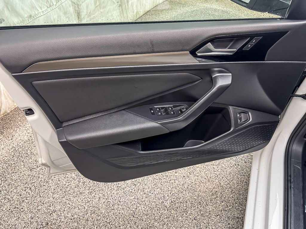 2021 VOLKSWAGEN JETTA - Image 23