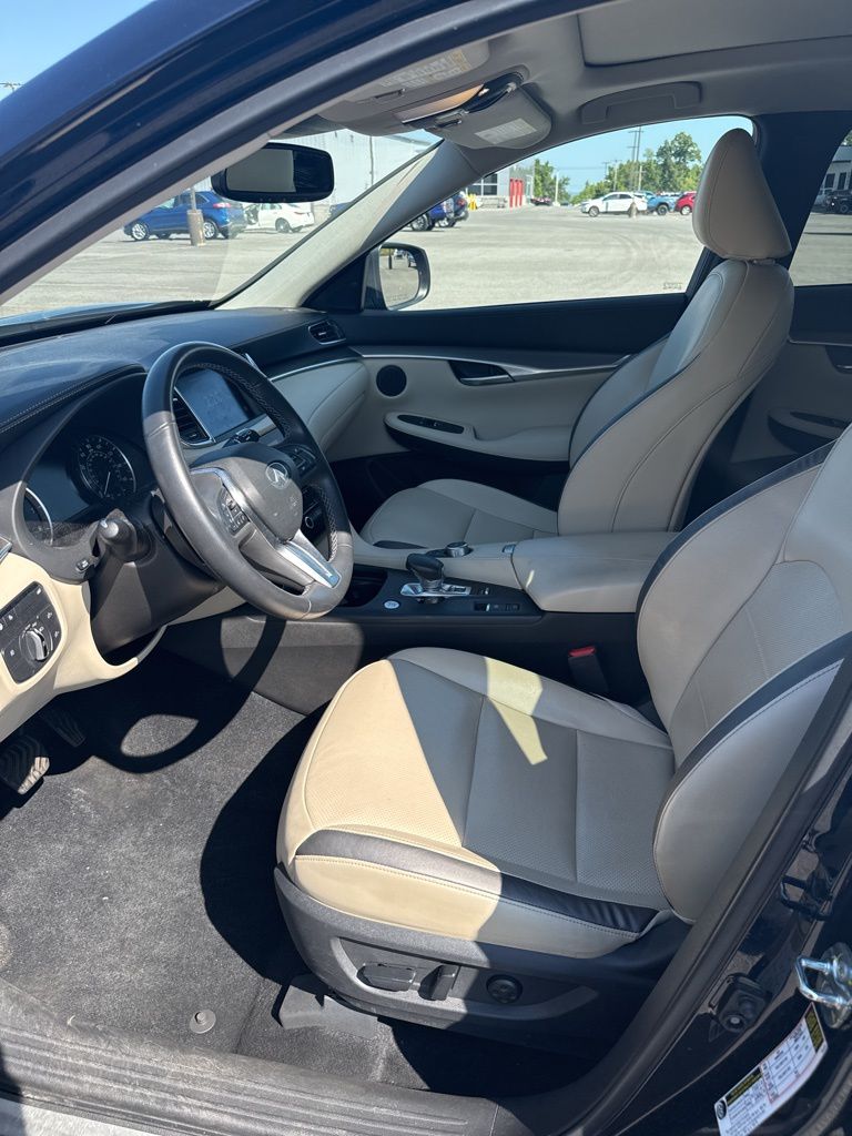 2022 Infiniti QX50 Luxe photo 2