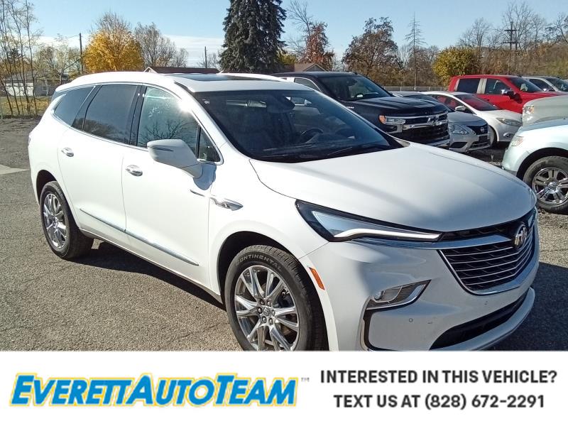 2023 Buick Enclave Essence's photo