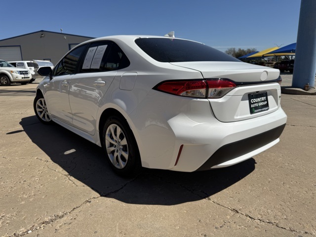 2022 Toyota Corolla LE photo 4