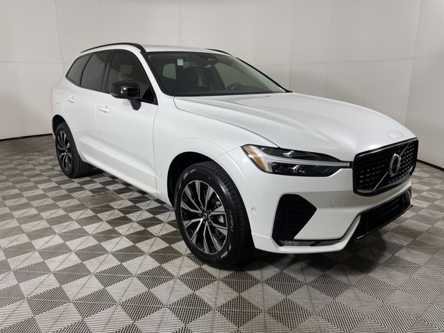 2025 Volvo XC60 B5 Plus photo 2