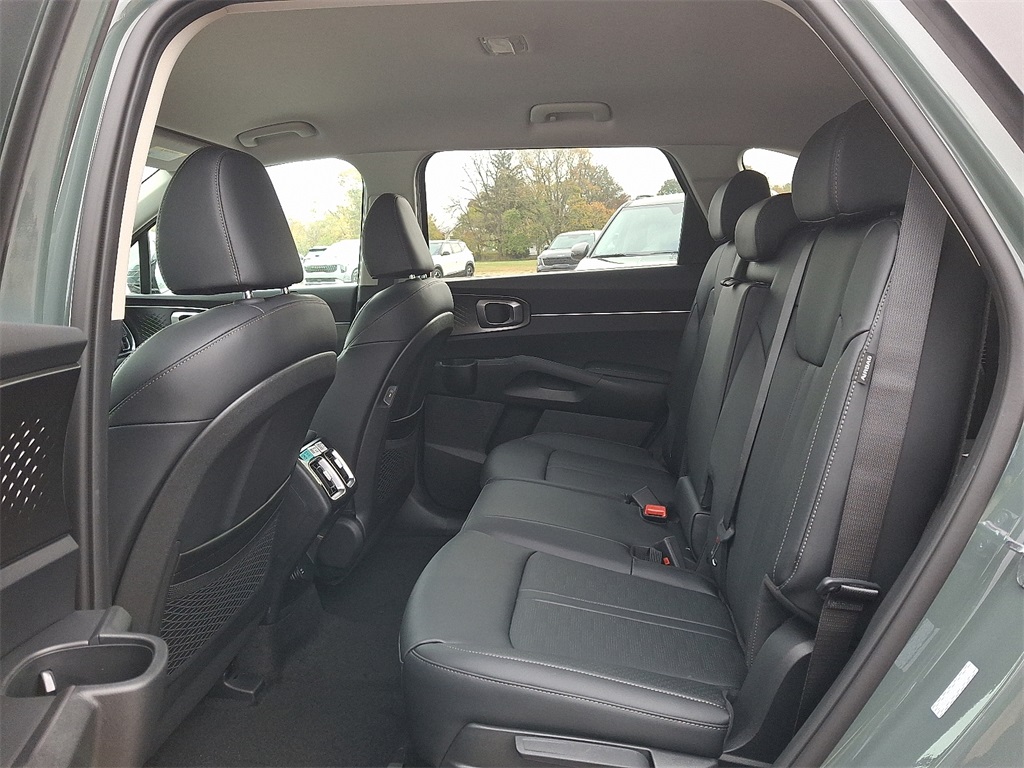 2026 Kia Sorento Hybrid EX photo 4