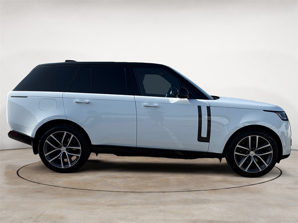 2025 Land Rover Range Rover SE photo 6