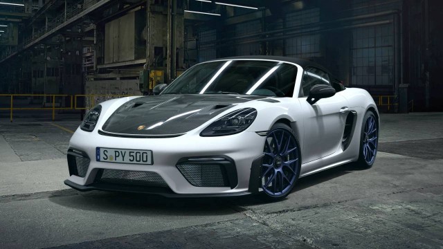 pusuke　0718 New 2025 Porsche 718 Cayman GT4 RS Coupe in New York