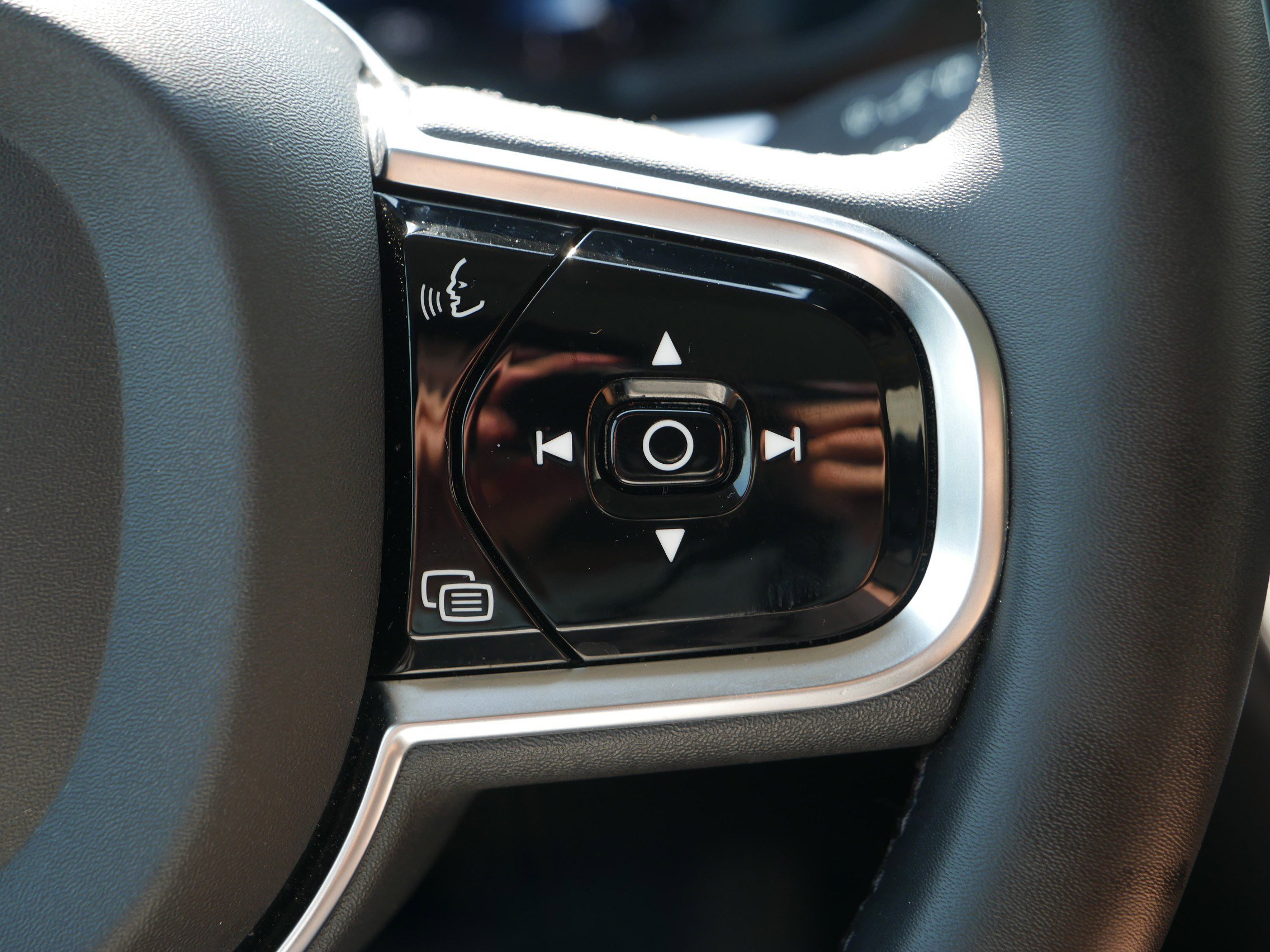 2024 Volvo V60 Cross Country Plus photo 29