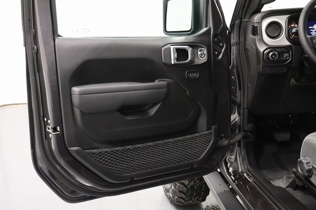 2025 Jeep Wrangler Willys photo 9