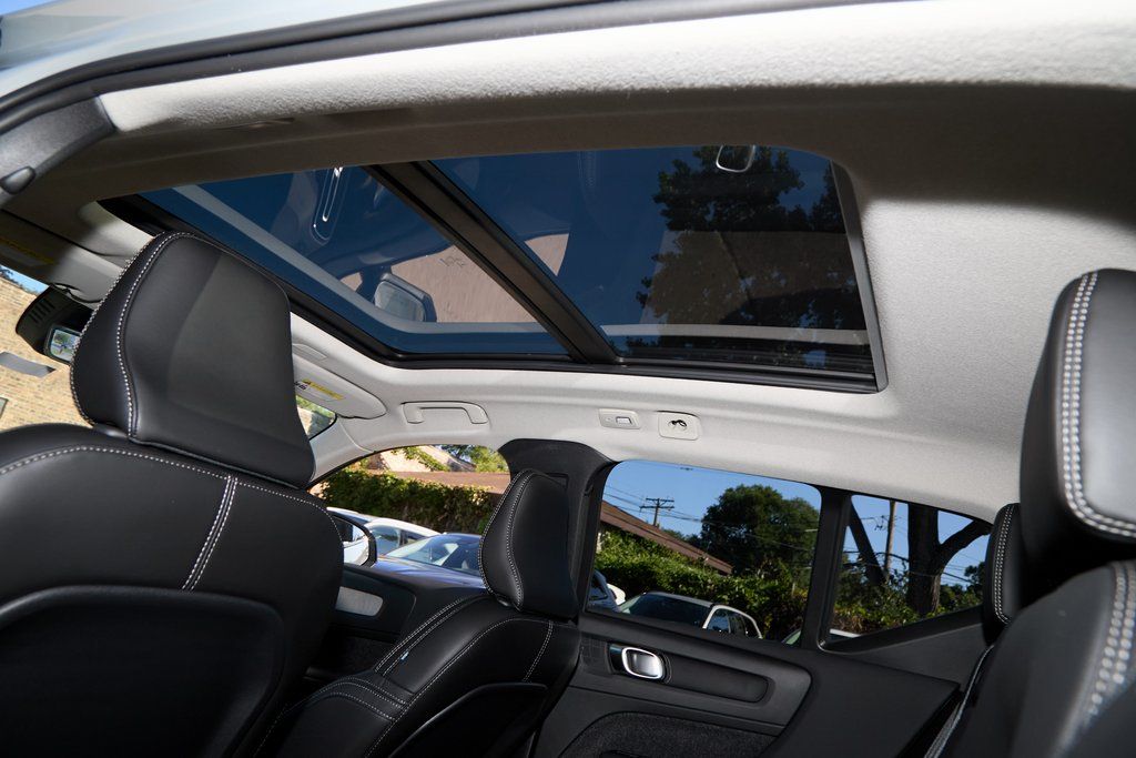 2026 VOLVO XC40 - Image 21