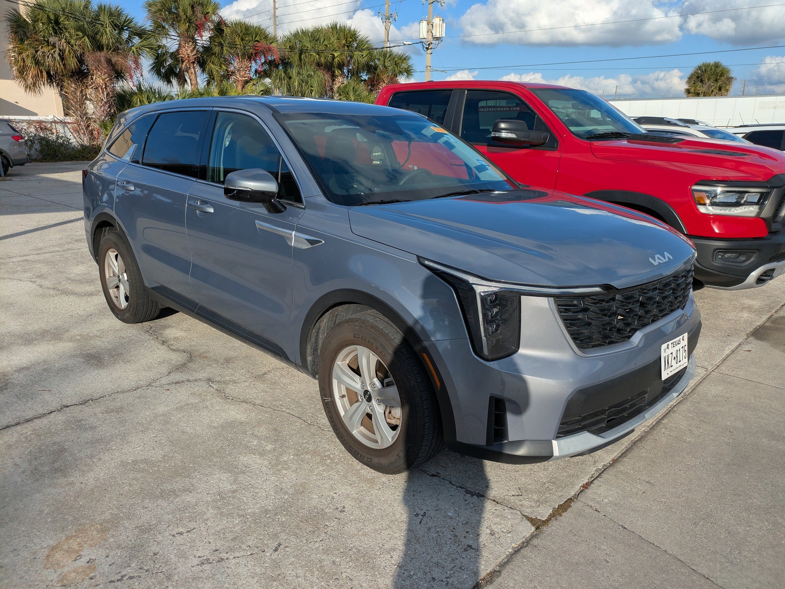 2024 Kia Sorento LX's photo