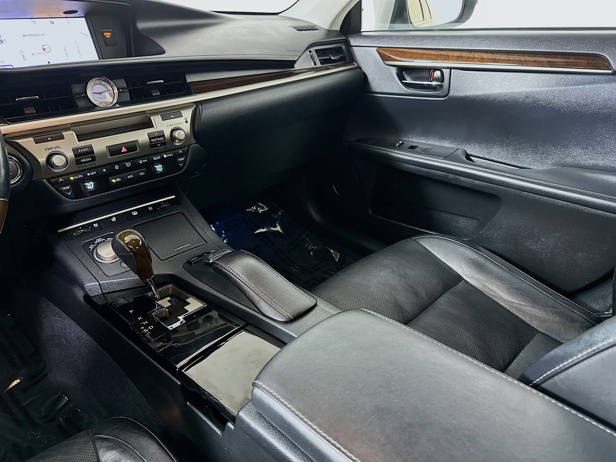 2014 Lexus ES 350 photo 22