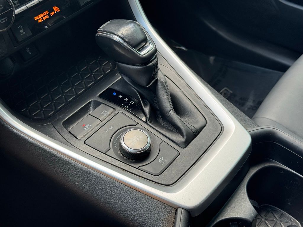 2021 Toyota RAV4 Hybrid XSE photo 31
