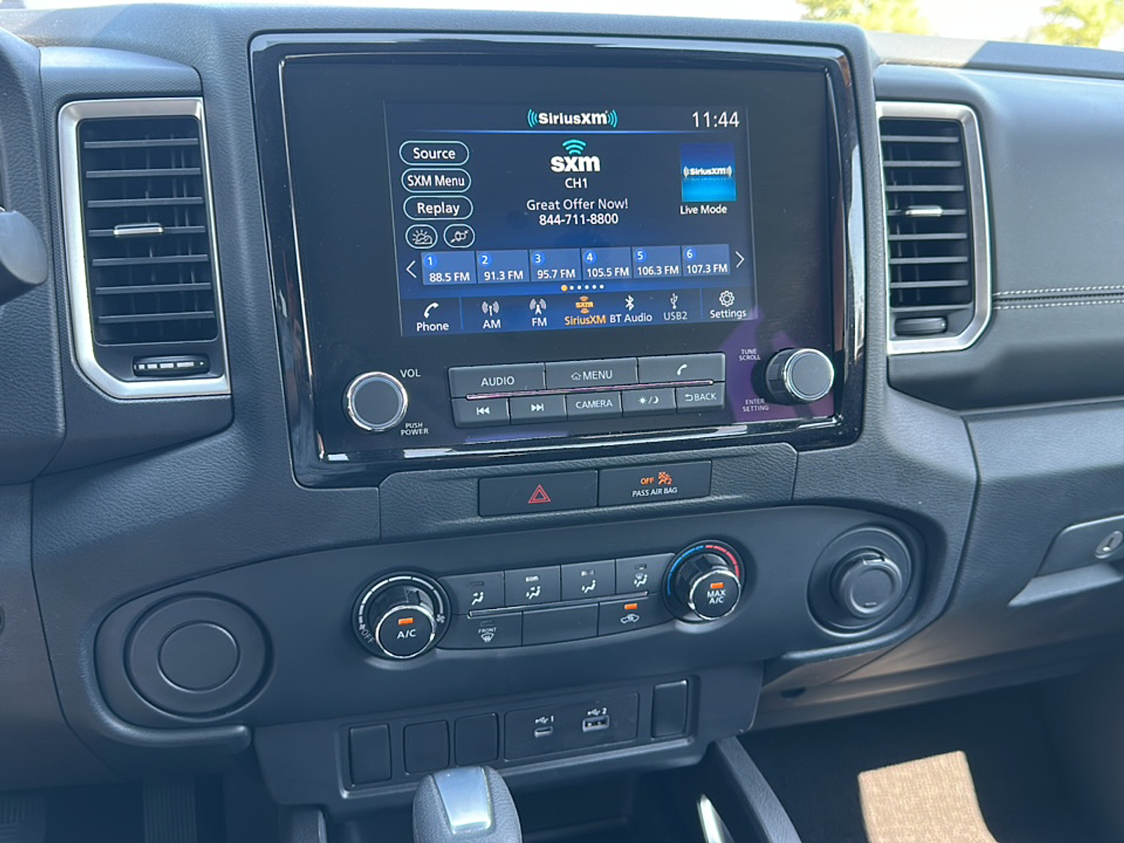 2022 Nissan Frontier SV Crew Cab photo 9