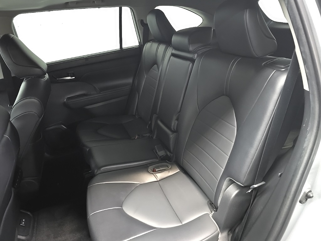 2022 Toyota Highlander XLE photo 32