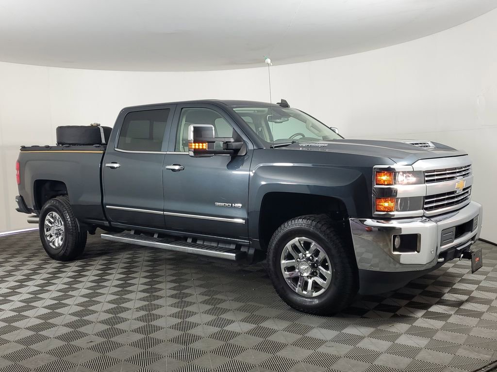 2017 Chevrolet Silverado 3500HD LTZ photo 2
