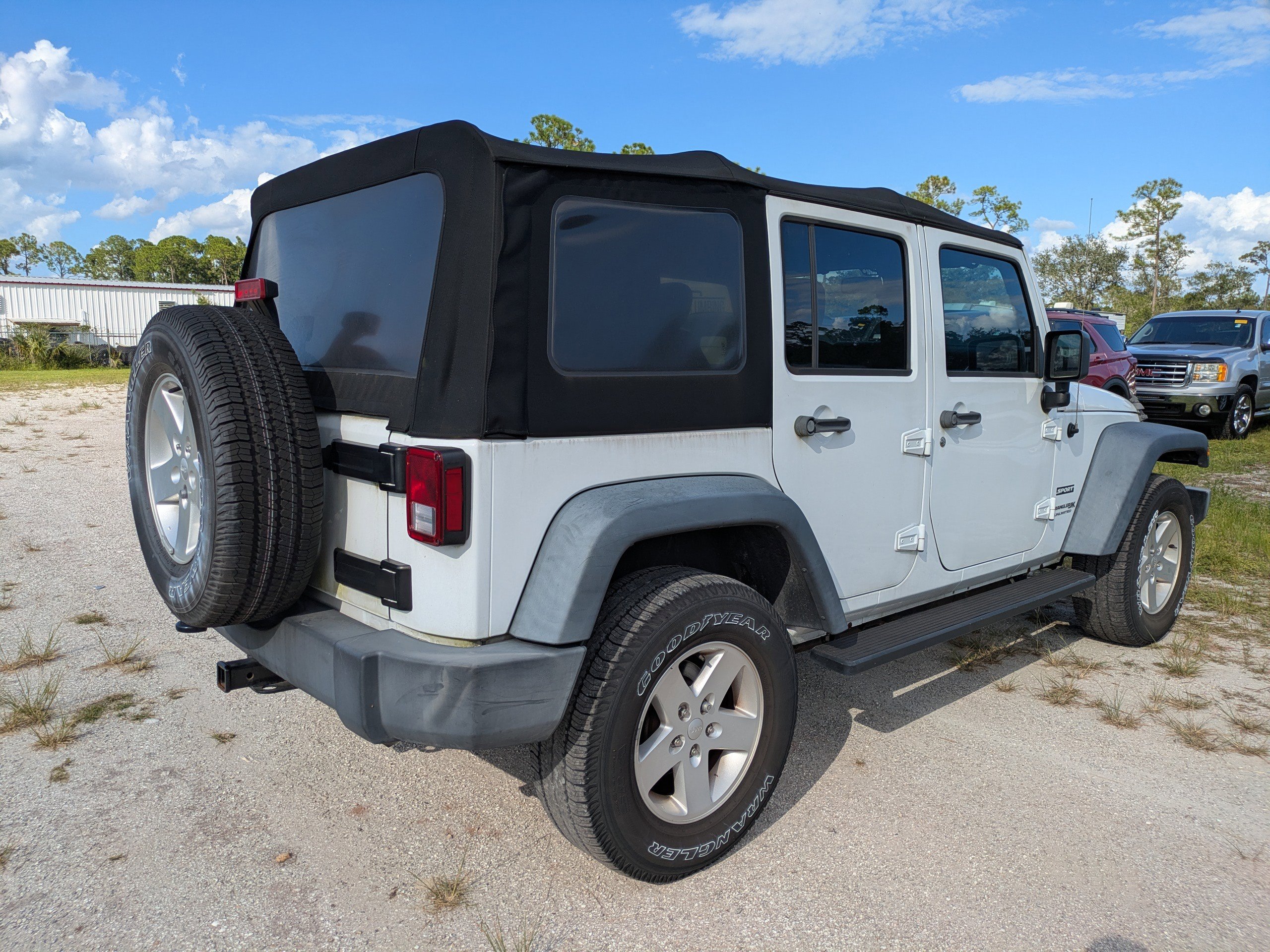2018 Jeep Wrangler Unlimited Sport S photo 4
