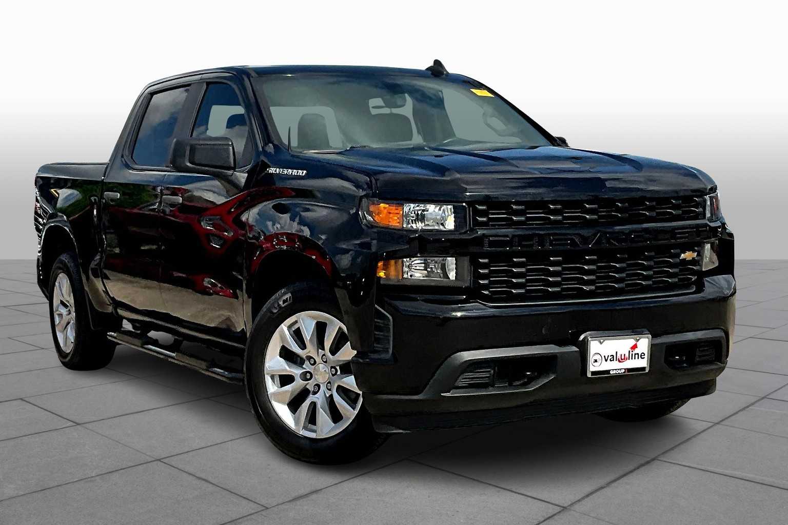 2019 Chevrolet Silverado 1500 Custom photo 2