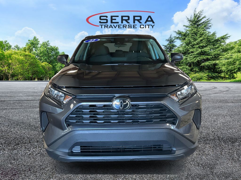 2022 Toyota RAV4 LE photo 2