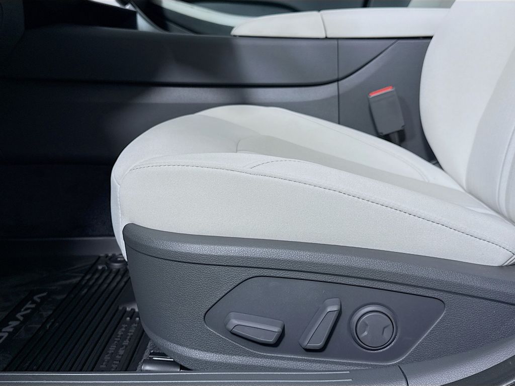 2025 Hyundai Sonata Hybrid SEL photo 17