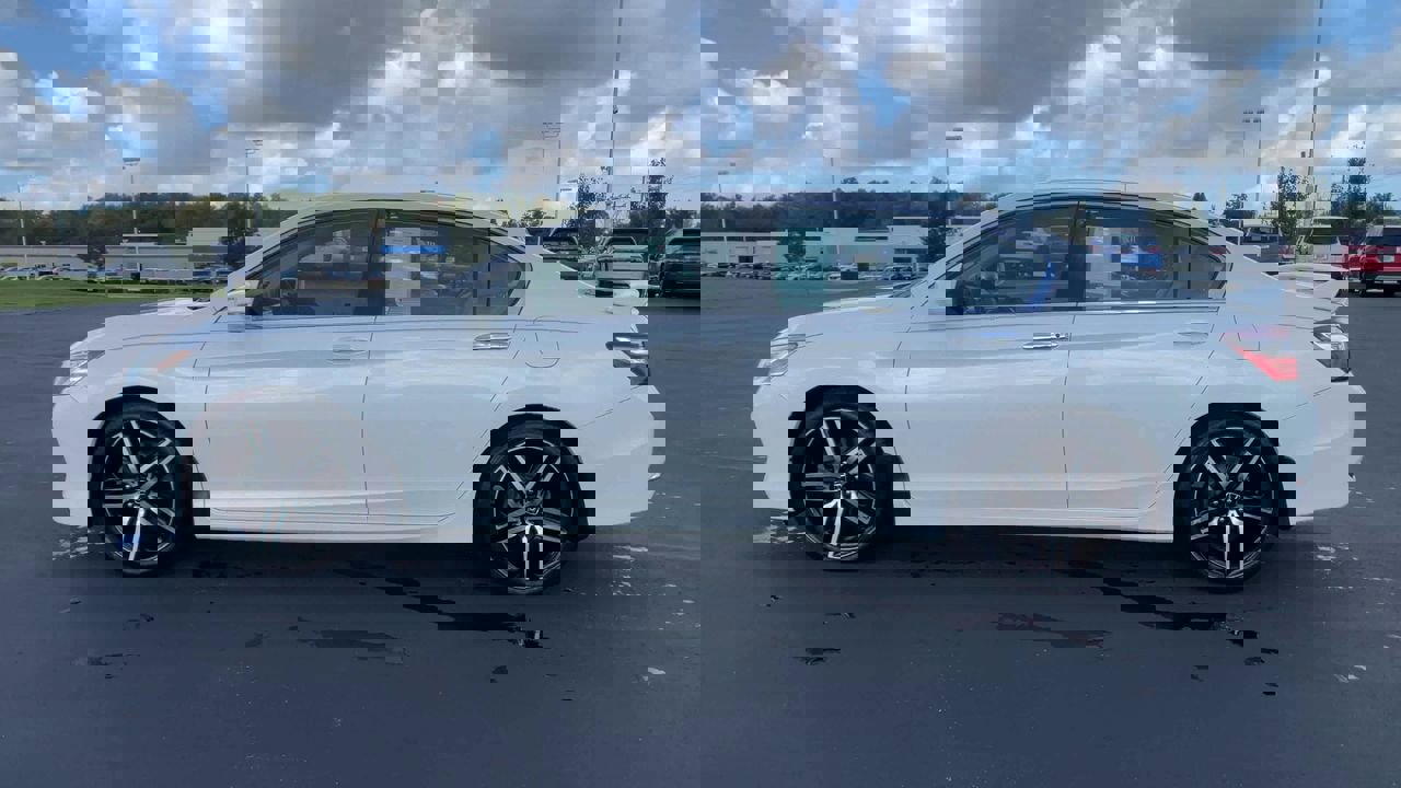 2017 Honda Accord Touring photo 5