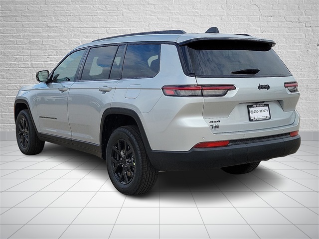 2025 Jeep Grand Cherokee Altitude photo 2