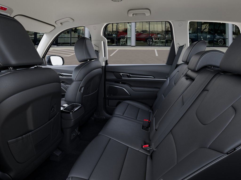 2025 Kia Telluride LX photo 15