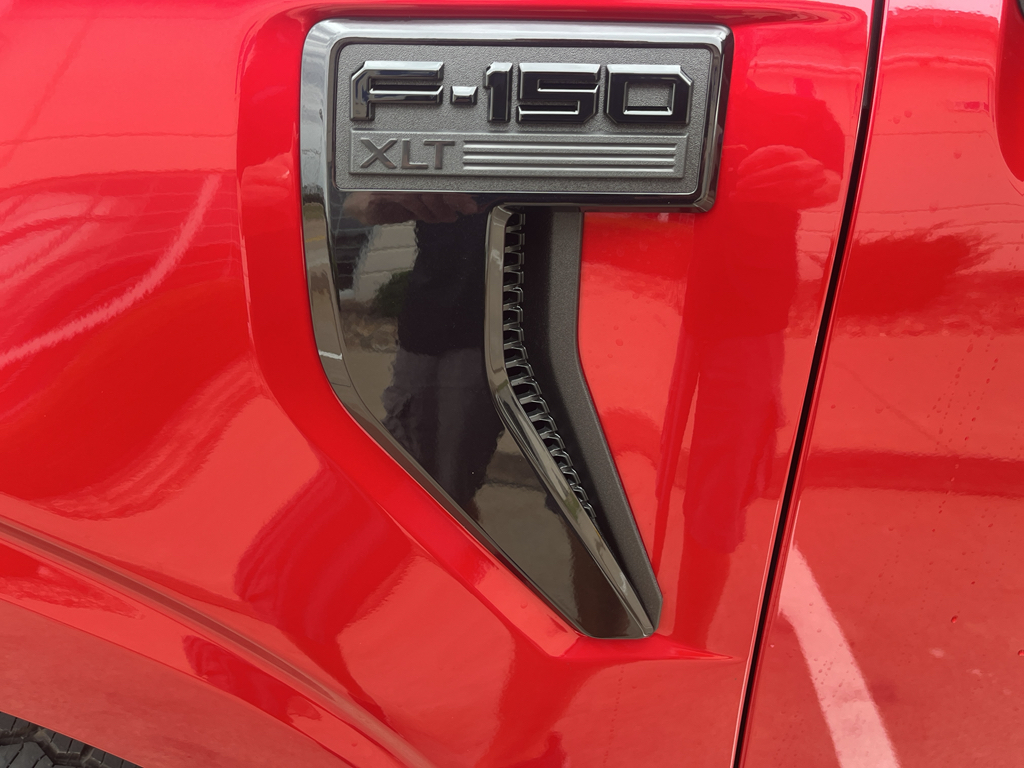 2025 Ford F-150 XLT photo 16