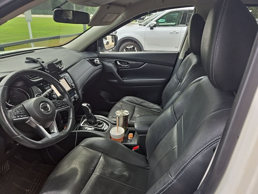 2017 Nissan Rogue SV photo 4