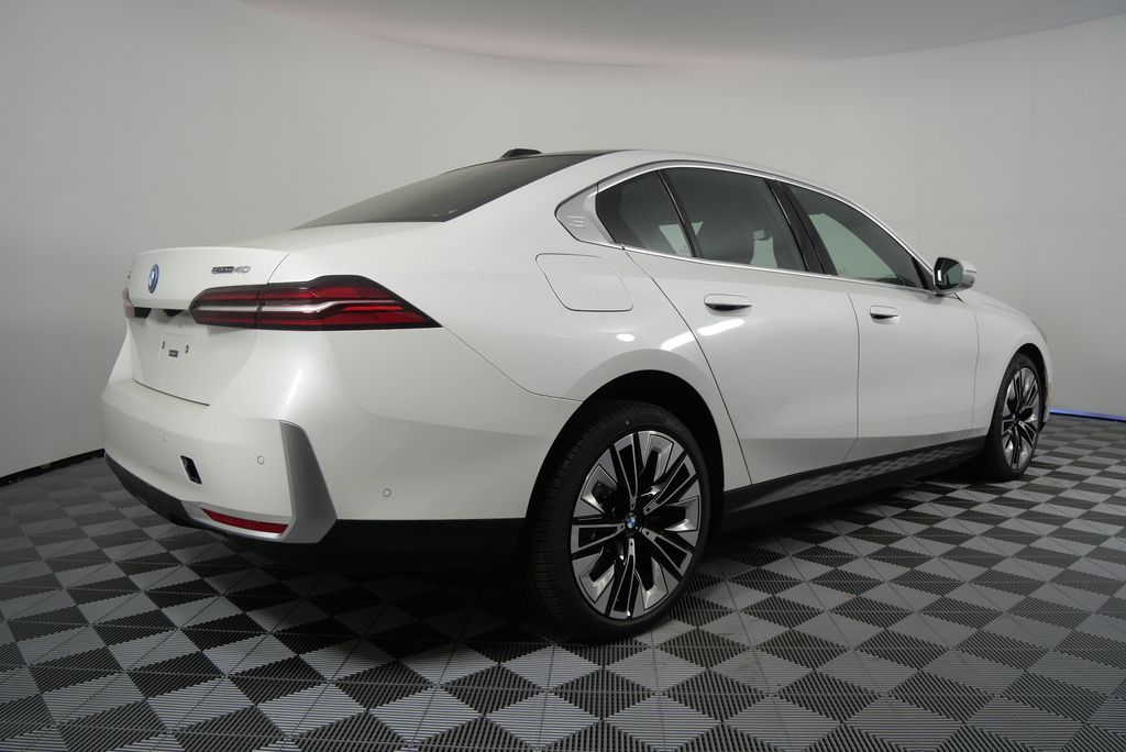 New 2025 Mineral White Metallic BMW eDrive40 image 3