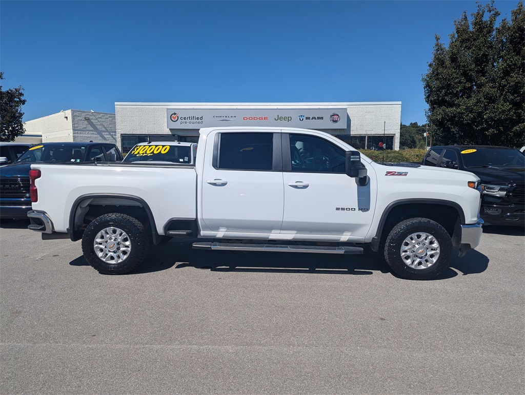 2021 Chevrolet Silverado 2500HD LT photo 3