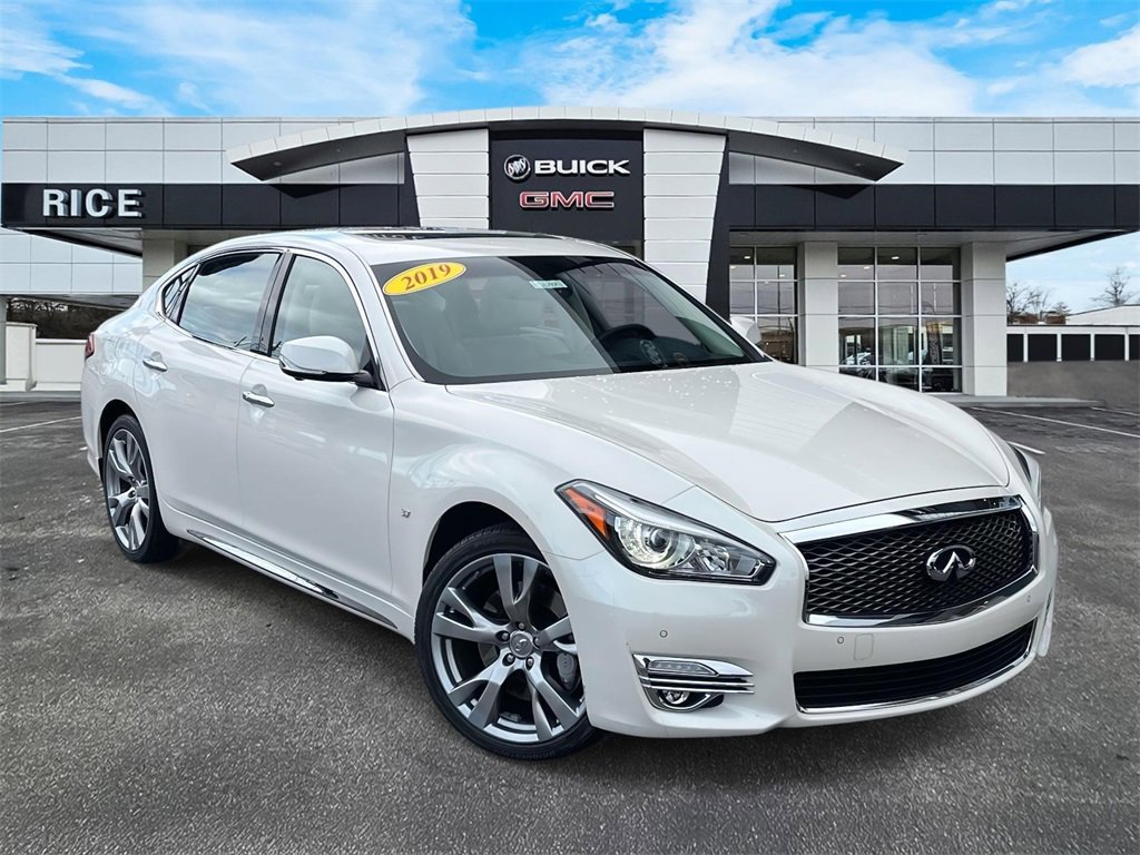 2019 INFINITI Q70L LUXE's photo