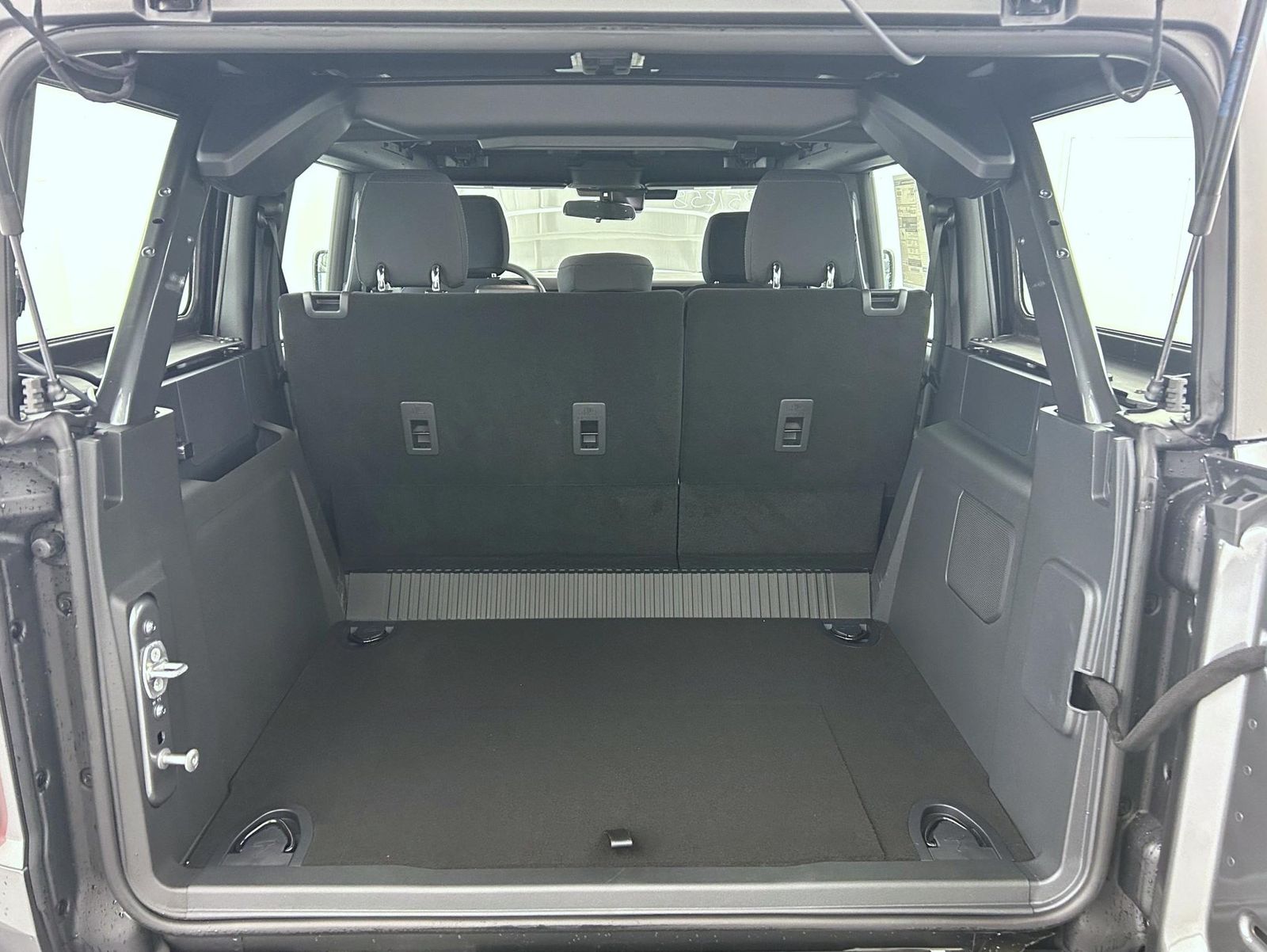 2025 Ford Bronco Base photo 20