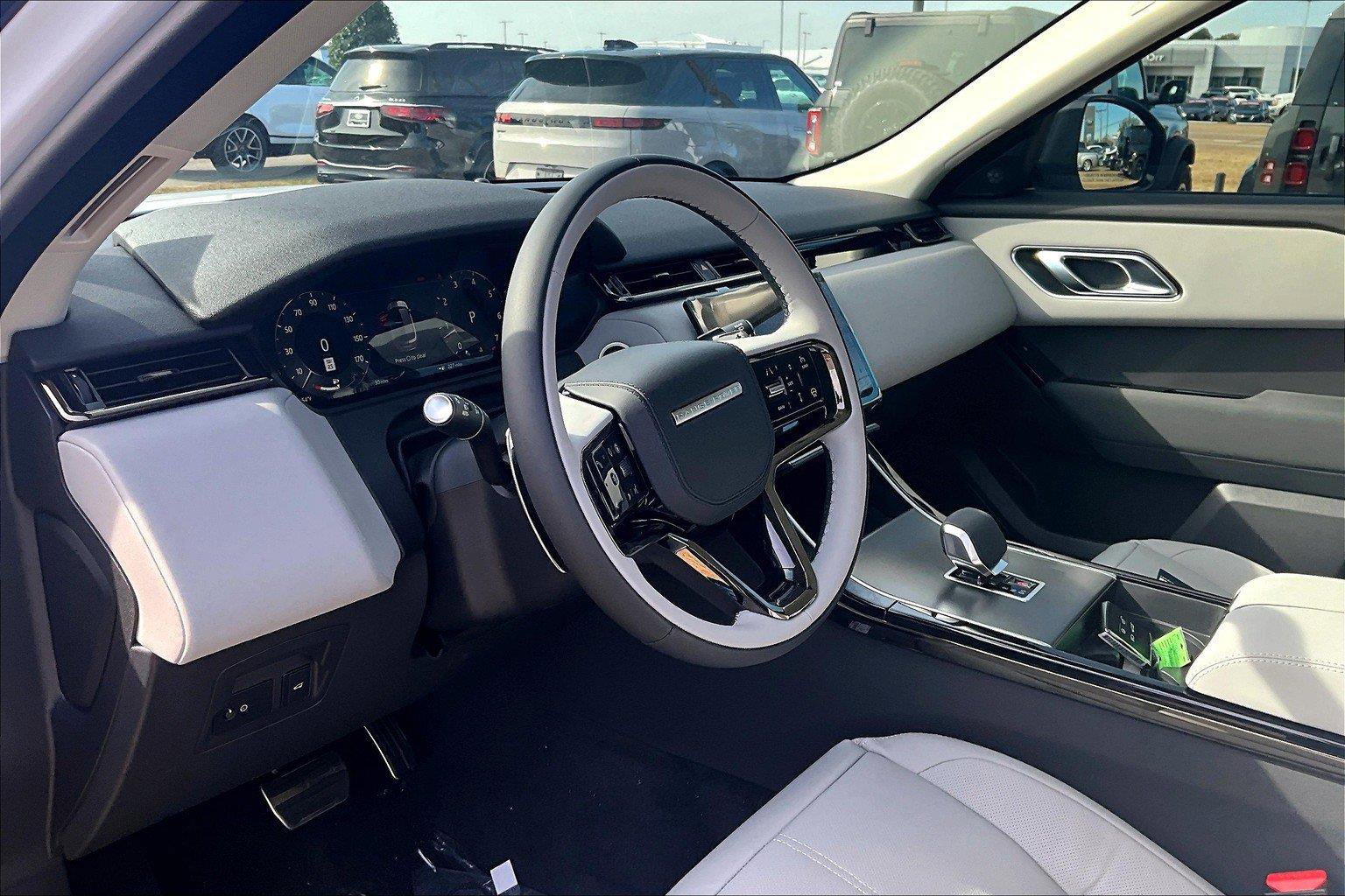 2025 Land Rover Range Rover Velar SE photo 9