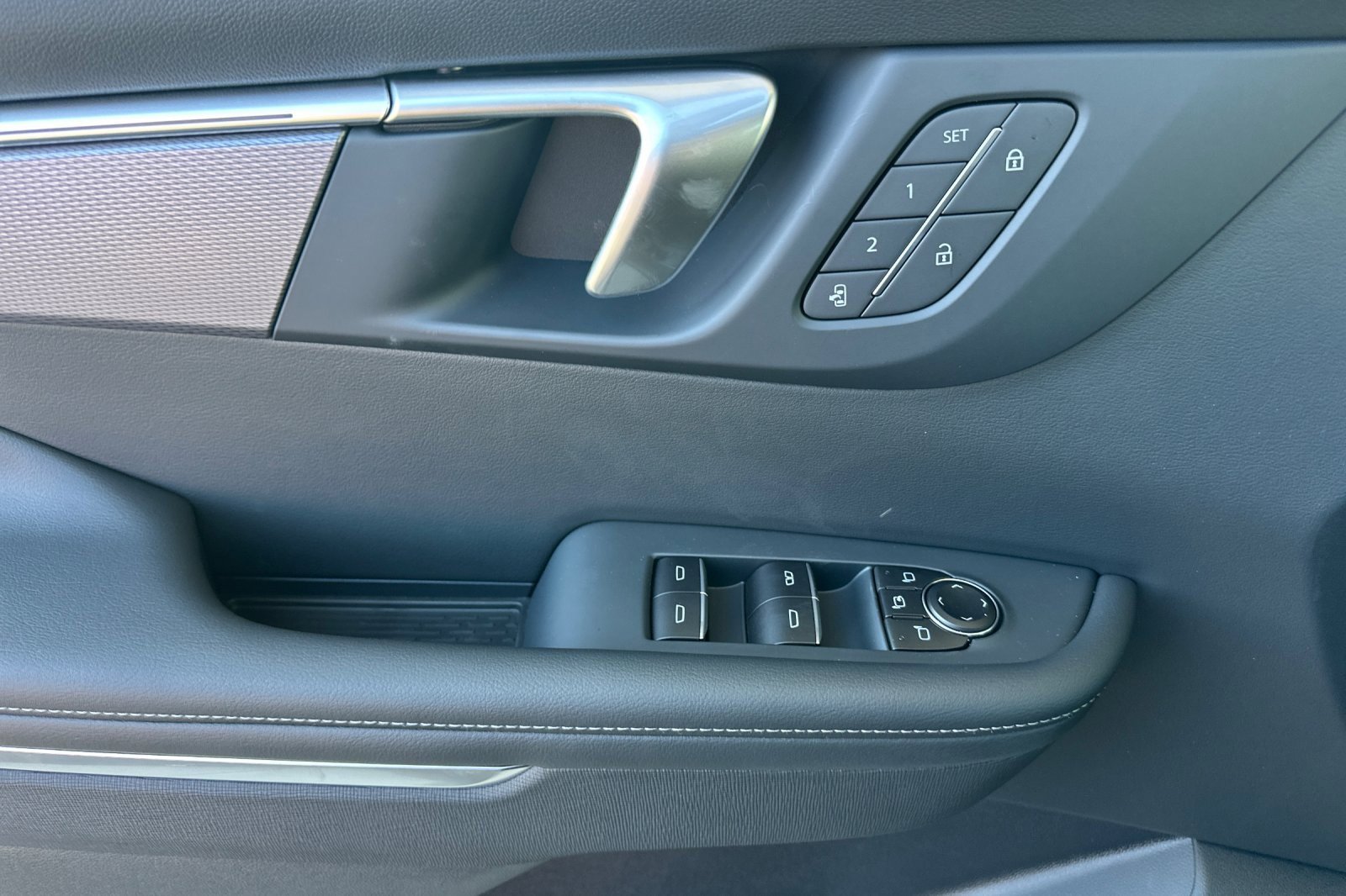 2026 Buick Enclave Sport Touring photo 8