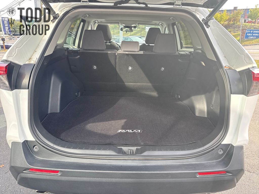 2023 Toyota RAV4 XLE photo 20