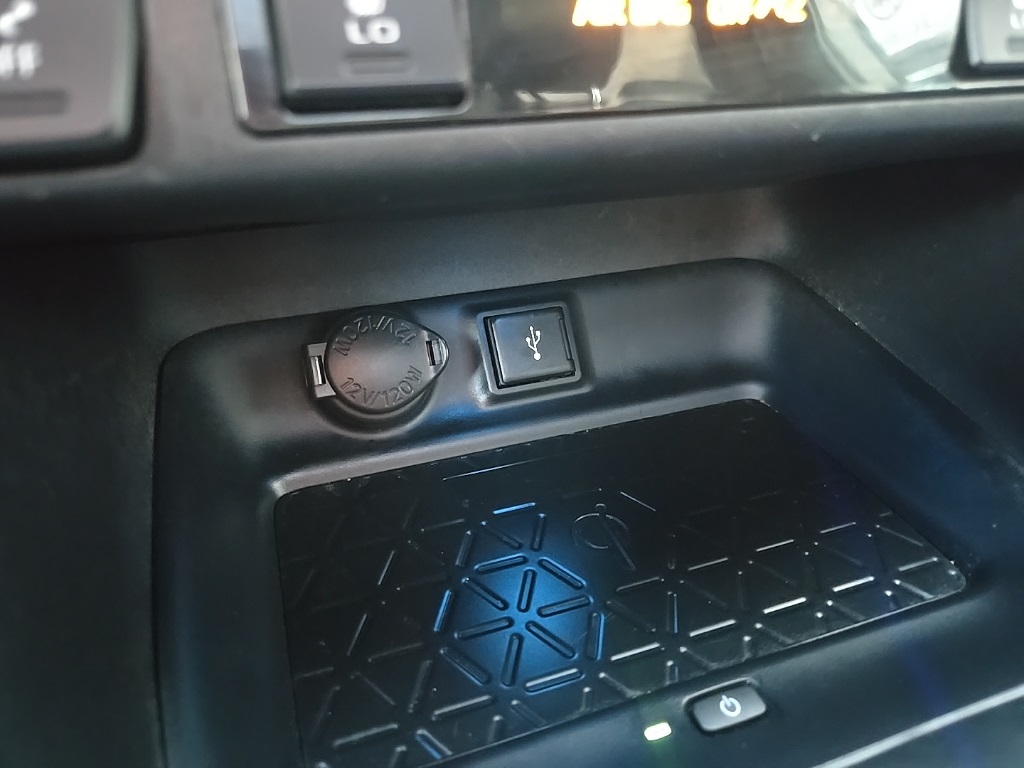 2022 Toyota RAV4 Hybrid XSE photo 56