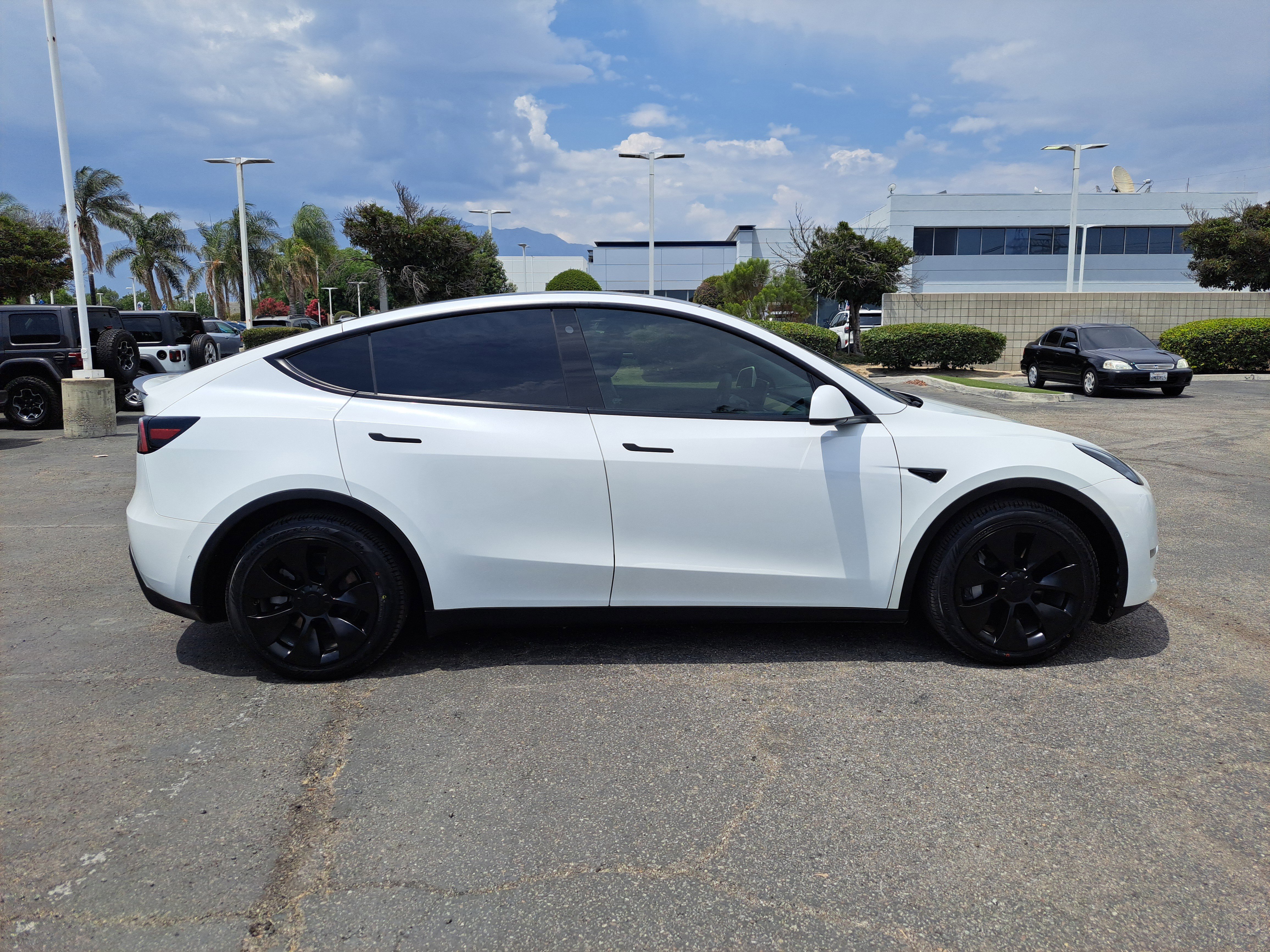 Used 2021 Tesla Model Y Long Range with VIN 5YJYGAEE3MF266306 for sale in Ontario, CA