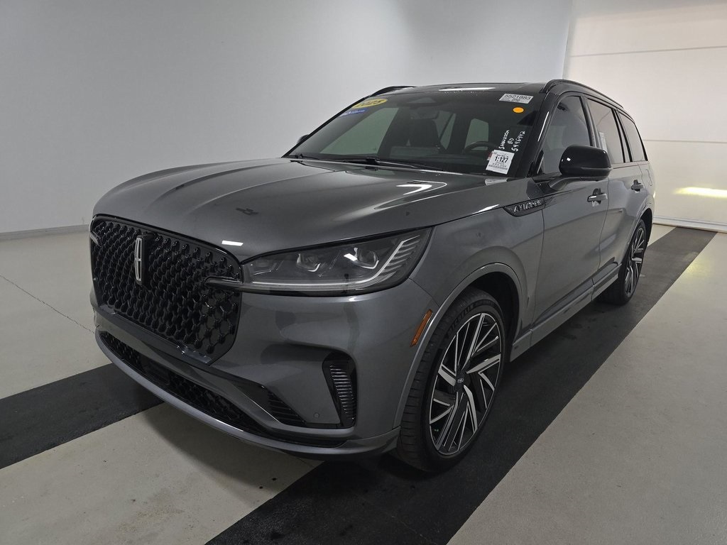 2025 Lincoln Aviator Black Label's photo