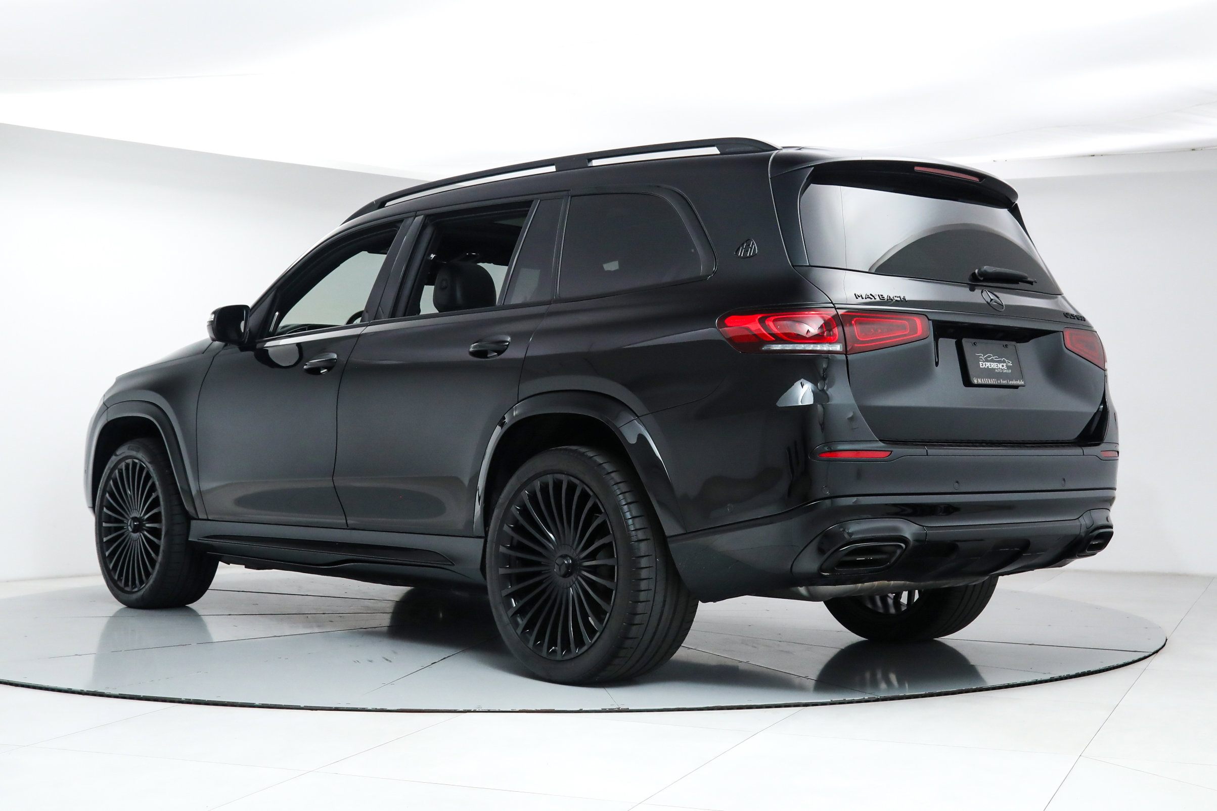 2023 Mercedes Benz GLS Maybach 600 4MATIC photo 3