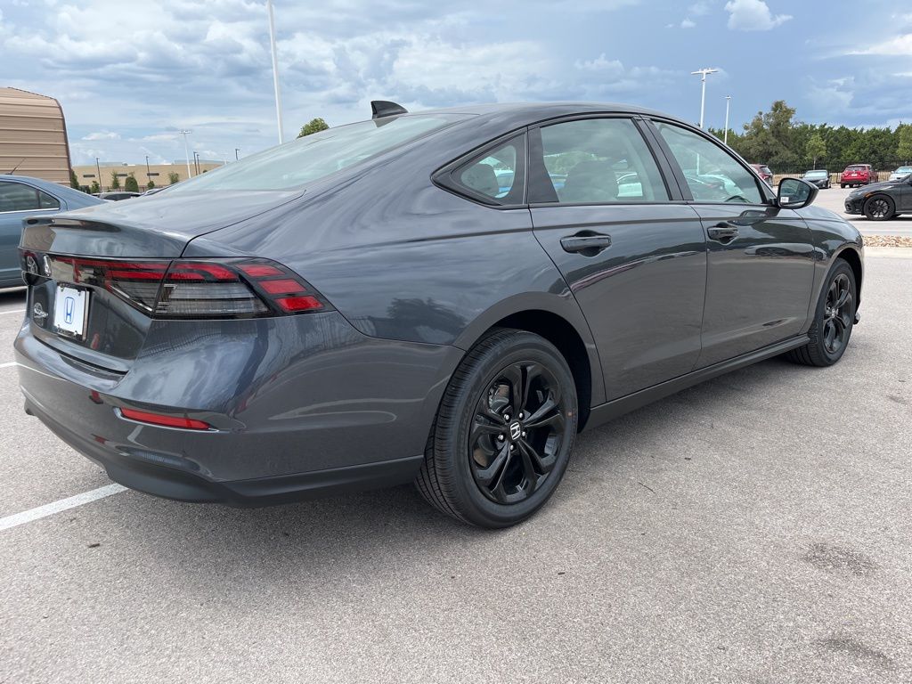 2025 Honda Accord SE photo 2