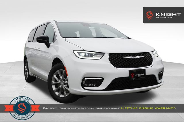 2026 Chrysler Pacifica Select's photo