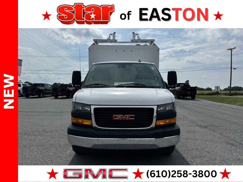 2025 Gmc Savana Cutaway 3500 photo 2