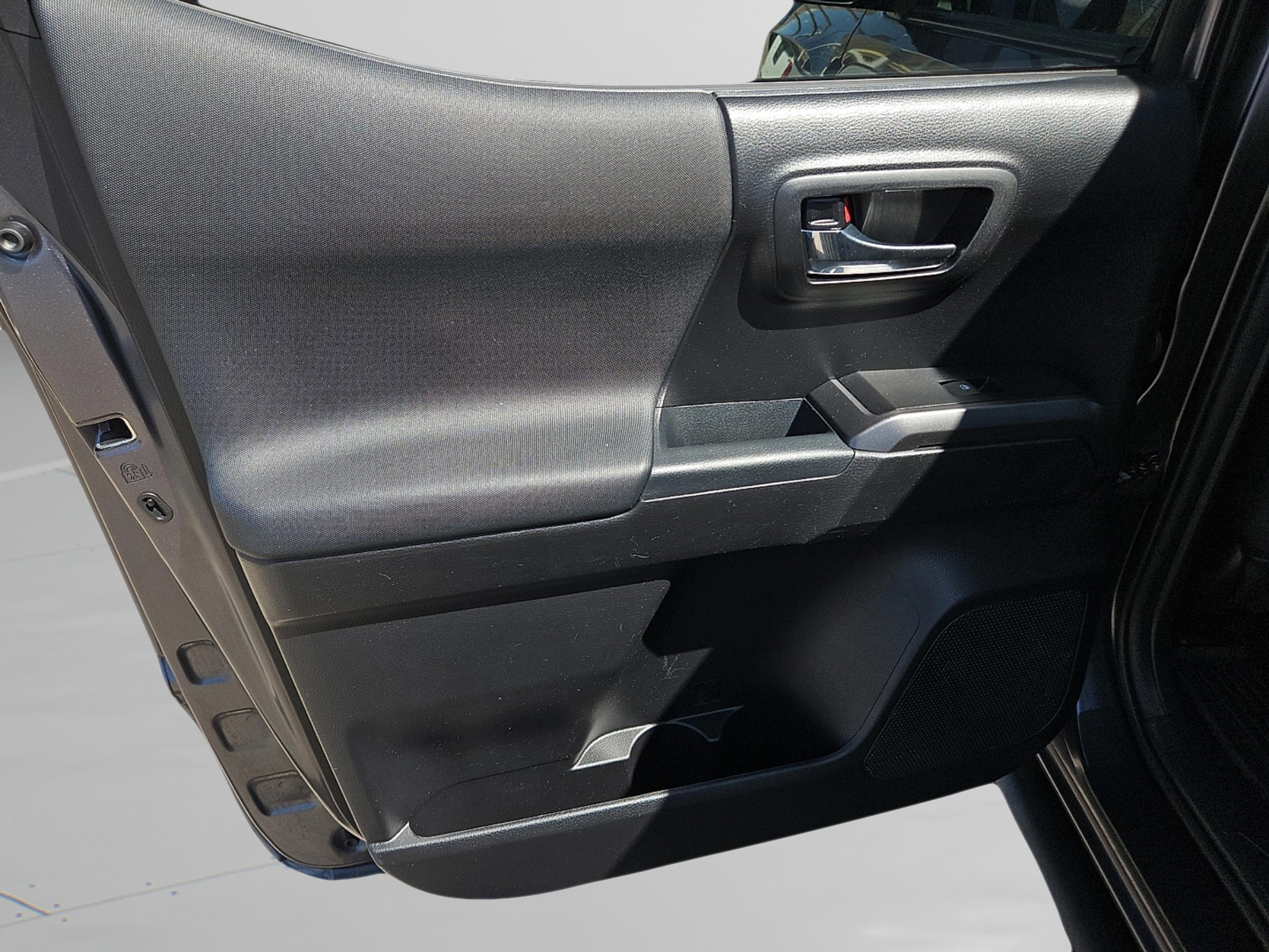 2021 Toyota Tacoma TRD Off-Road photo 11